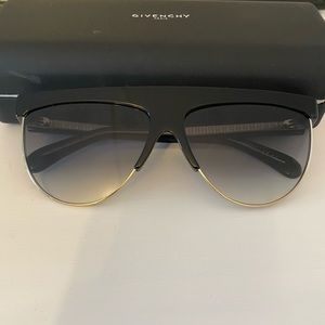 ✨⚡️LOWEST PRICE⚡️✨Givenchy flat top sunglasses